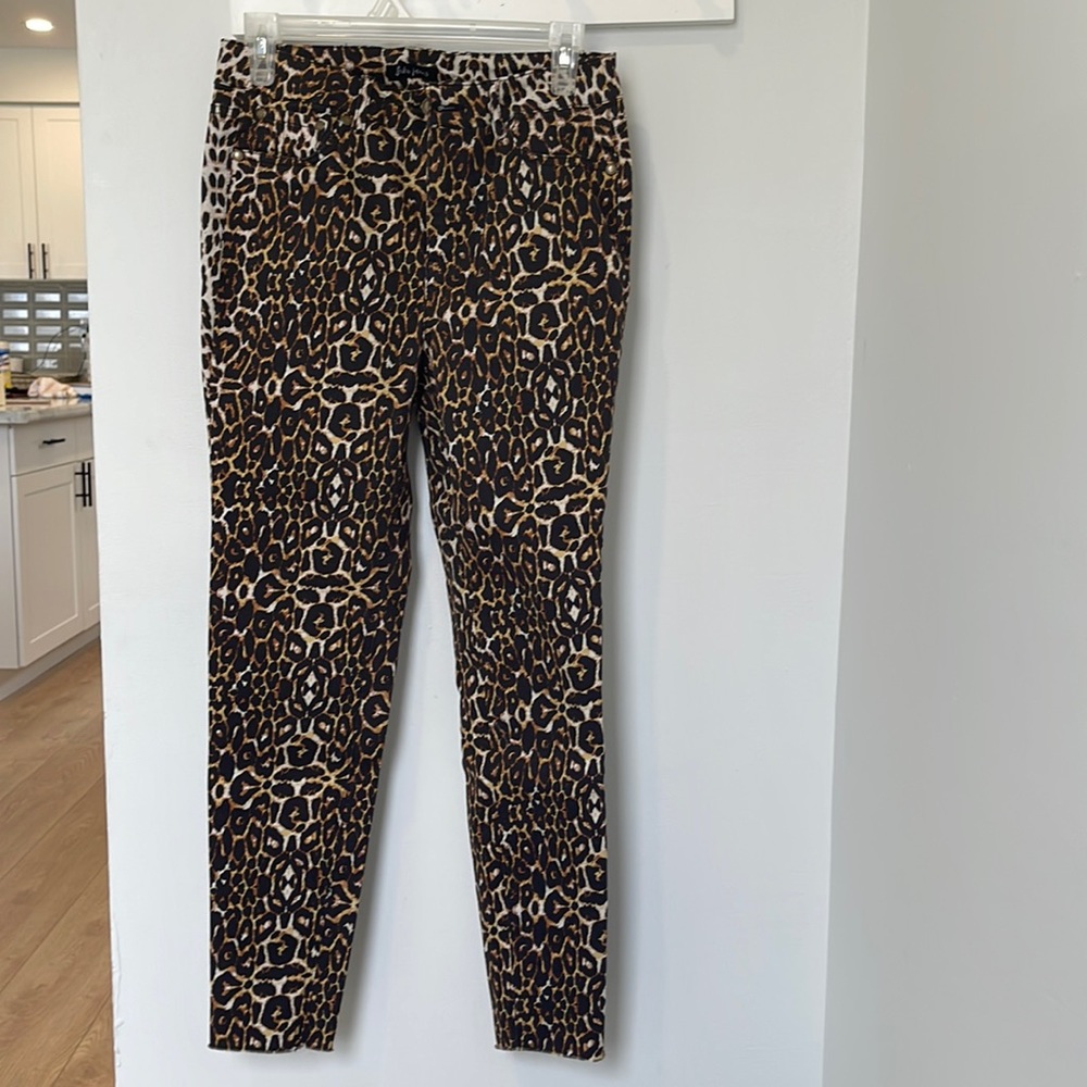 Leopard print skinny pants
